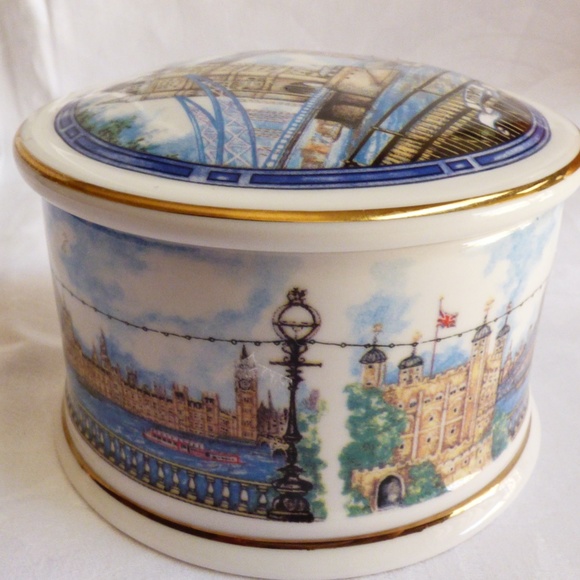 Sadler Accents James Sadler England Porcelain Covered Trinket Box Londons Tower Bridge